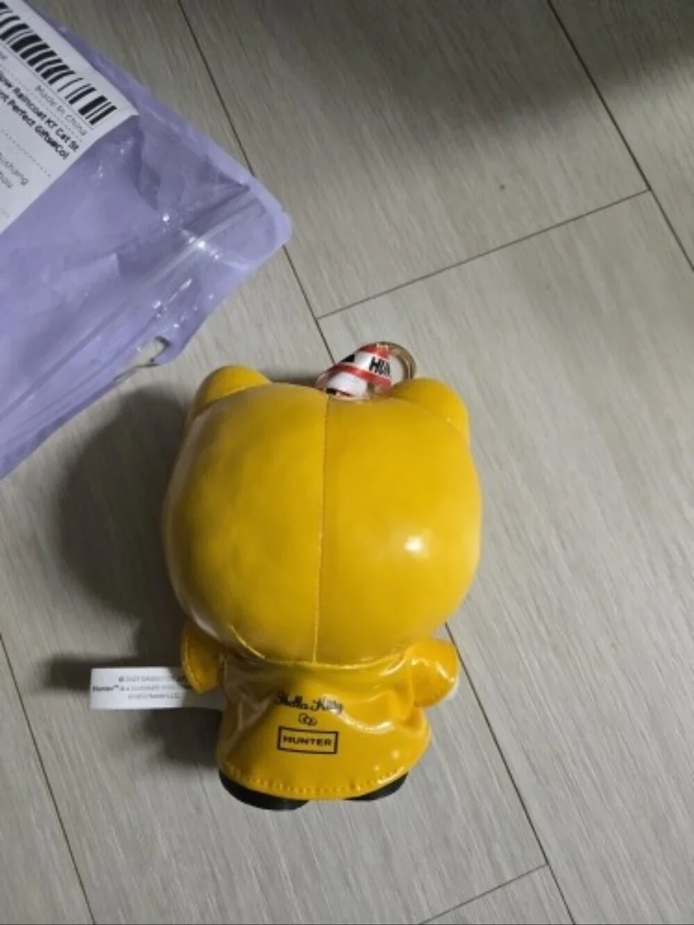 Nwt Hunter Yellow Raincoat Hello Kitty Plush with Red Bow Keychain - Picture 6 of 9